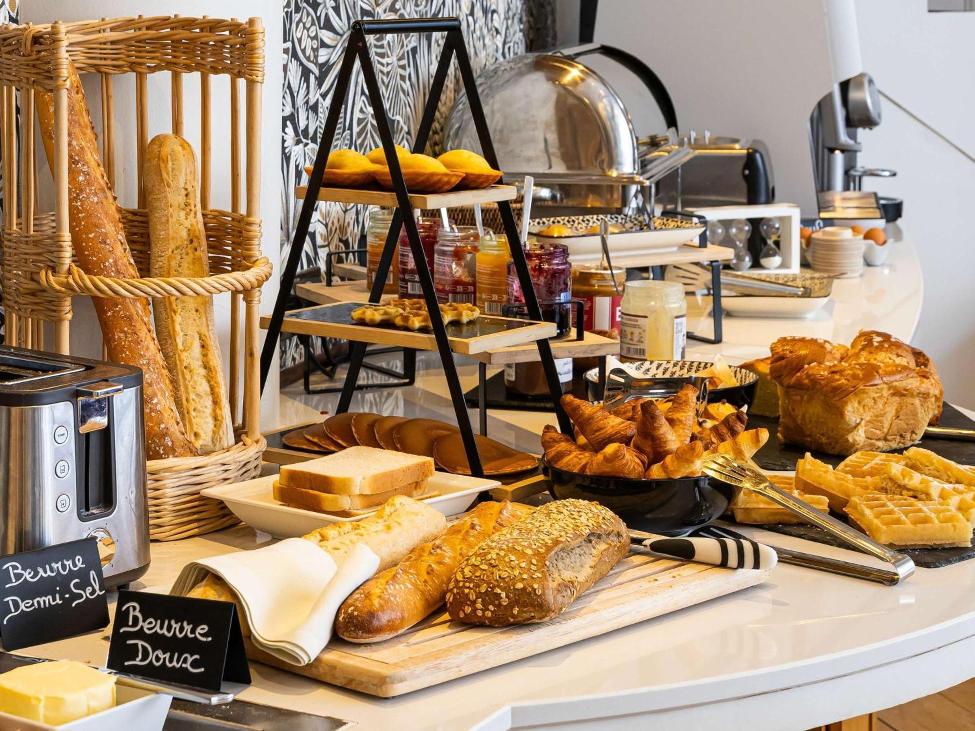 Mercure Lille Roubaix Grand Hotel Exterior photo