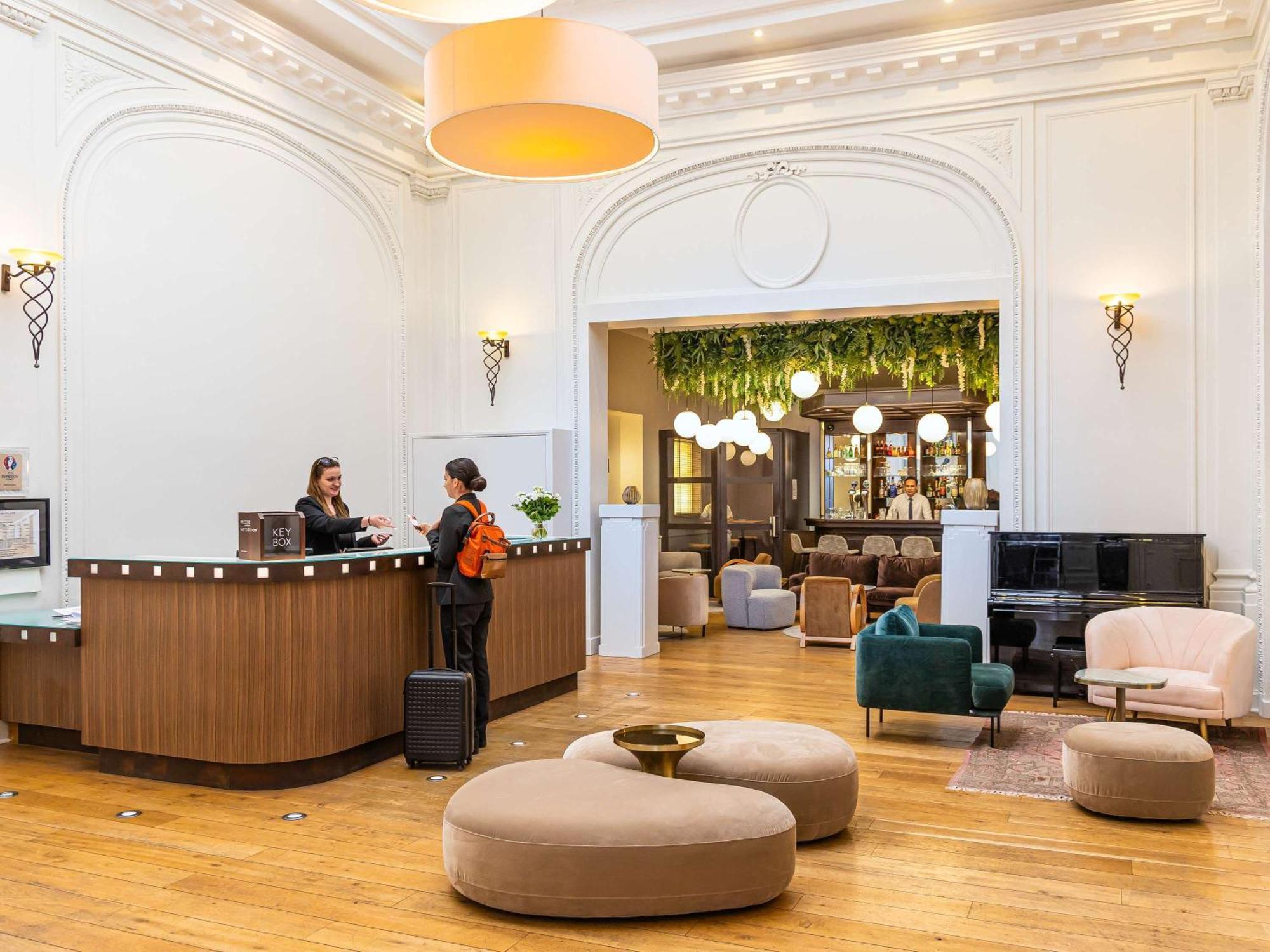 Mercure Lille Roubaix Grand Hotel Exterior photo